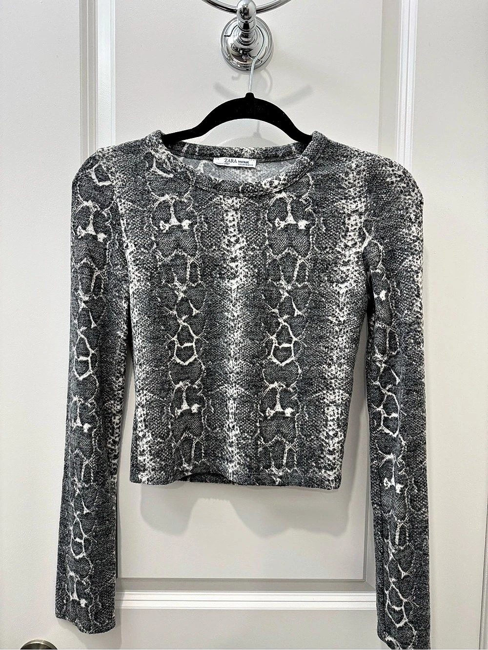 Zara Trafaluc Grey Snakeskin Print Long Sleeve Crop Top